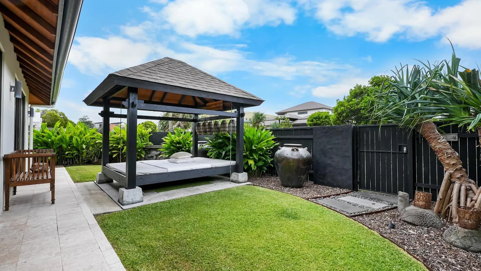 Tranquil Beachside Retreat - Enquire For Long Stay Prices - 3 Bedroom Home Marcoola 0*,  Australie