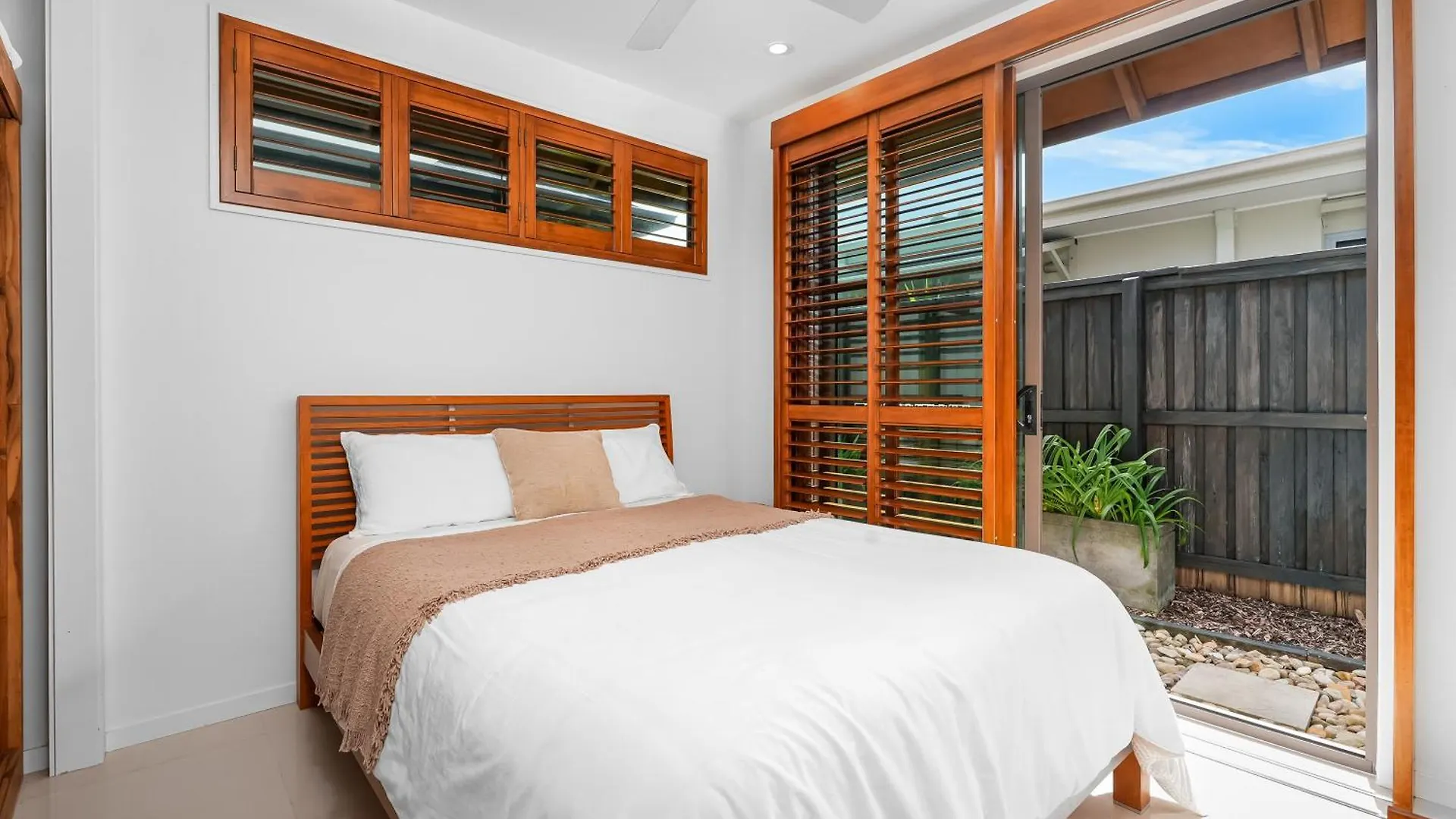 Tranquil Beachside Retreat - Enquire For Long Stay Prices - 3 Bedroom Home Marcoola 0*,